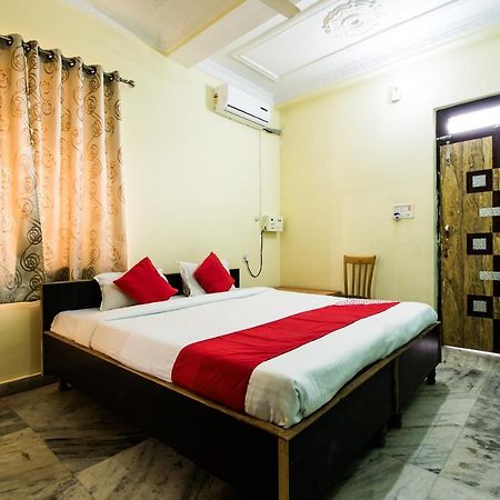 Oyo 24087 Viraj Hotel Danapur Exterior photo