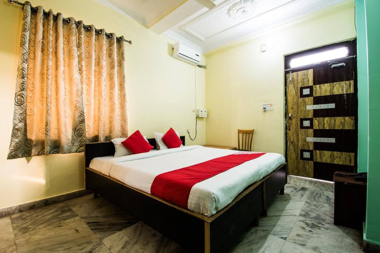 Oyo 24087 Viraj Hotel Danapur Exterior photo