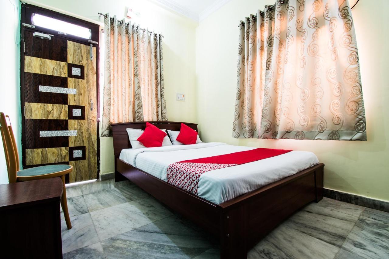 Oyo 24087 Viraj Hotel Danapur Exterior photo